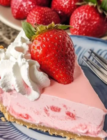 Best Strawberry cool whip pie no-bake