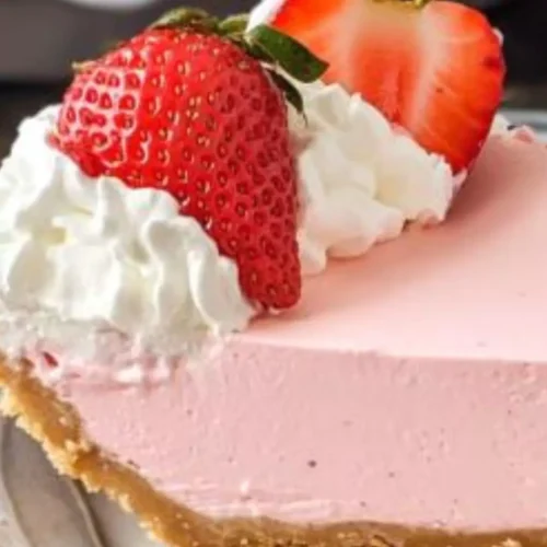 Strawberry cool whip pie no-bake